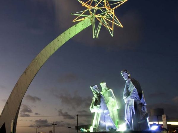 Monumento na entrada de Natal em homenagem aos três Reis Magos — Foto: Canindé Soares