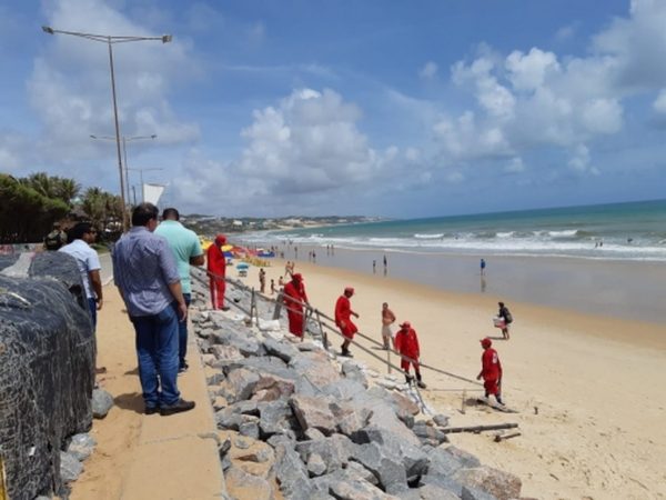 Enrocamento na praia de Ponta Negra: MP pediu cancelamento da licitação — Foto: Divulgação