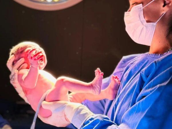 Nascimento de bebê no Hospital Ana Bezerra, em Santa Cruz, RN — Foto: Cláudia Michele