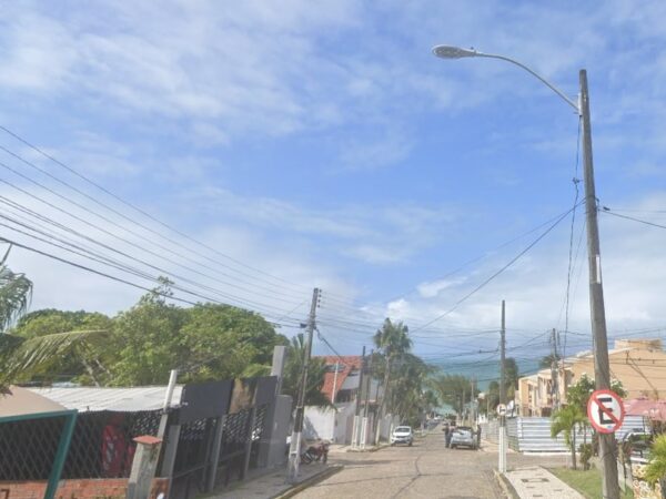 Ruas que ficam entre a Avenida Engenheiro Roberto Freire e a praia vão passar por obra — Foto: Divulgação/Google Street View