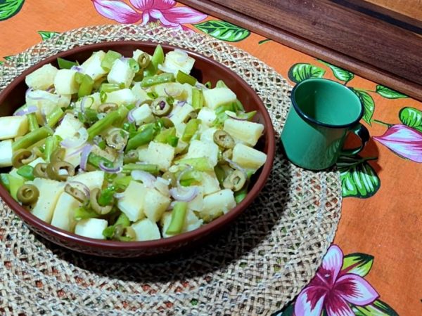 Salada de macaxeira foi prato ensinado no Inter TV Rural deste domingo (5) — Foto: Inter TV Costa Branca