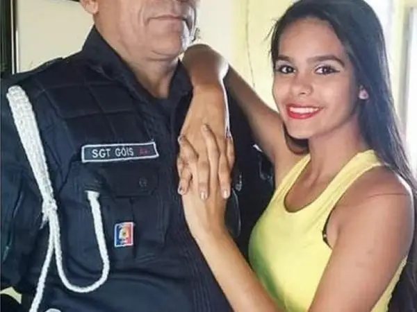 Sargento da PM Severino Góis com a filha Gabriella, de 19 anos, que morreu em um acidente de moto neste sábado (28) em Macaíba — Foto: Arquivo da família