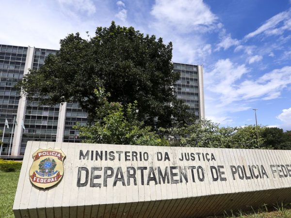 Operação Resiliência tem a participação de 80 policiais — Foto: Marcelo Camargo/Agência Brasil