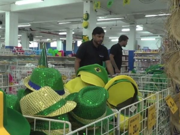 Comércio funcionará de forma diferenciada nos jogos do Brasil — Foto: Inter TV Cabugi/Reprodução