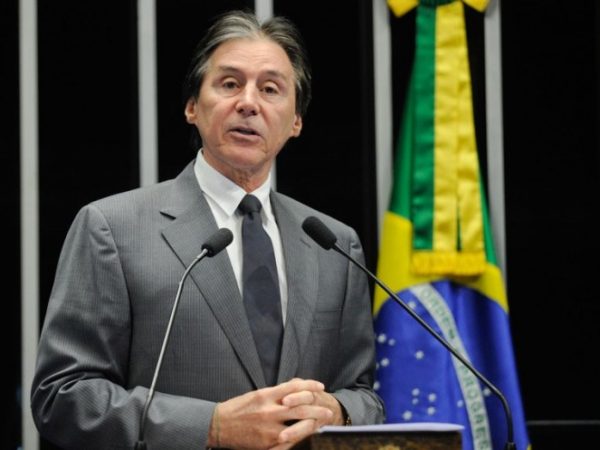 Eunício Oliveira (CE), senador do PMDB - Divulgação