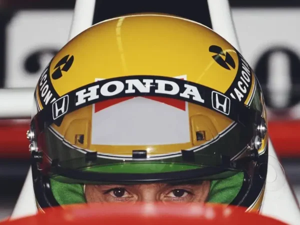 Ayrton Senna - piloto brasileiro - F1 - Fórmula 1 - capacete