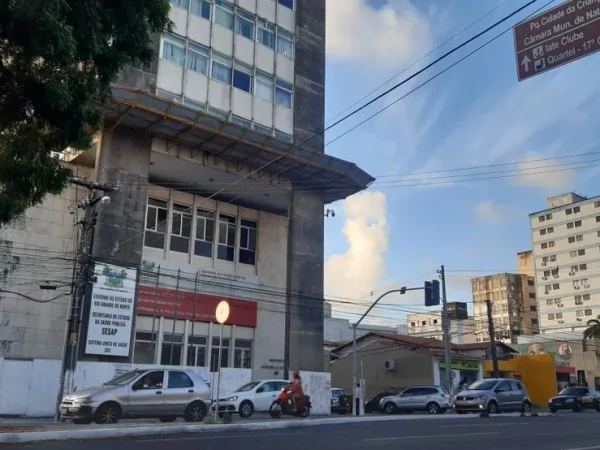 Secretaria de Estado da Saúde Pública (Sesap) no RN fachada prédio sede Natal — Foto: Sérgio Henrique Santos/Inter TV Cabugi