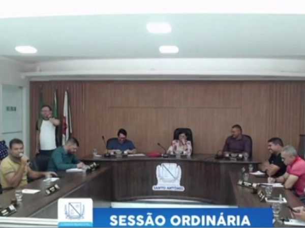 Sessão na Câmara de Santo Antônio viralizou nas redes sociais — Foto: Reprodução
