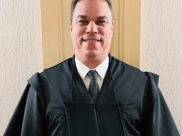 Dr. Síldilon Maia aceitou a missão e declarou que não é o caso de se decretar prisão preventiva. — Foto: Divulgação