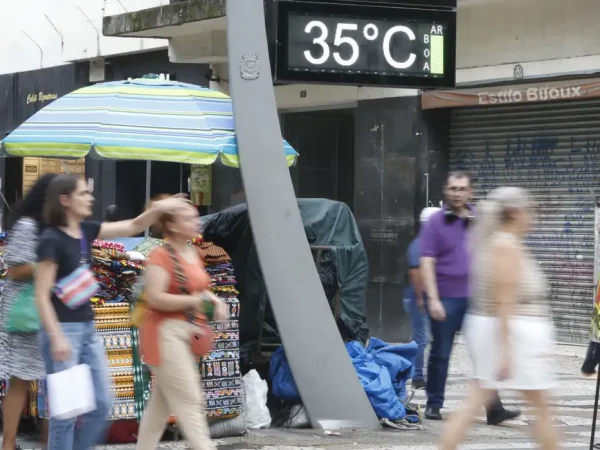 São Paulo (SP), 22/01/2025 - Termômetro no centro de São Paulo marca temperatura alta no início da tarde. Foto: Paulo Pinto/Agência Brasil