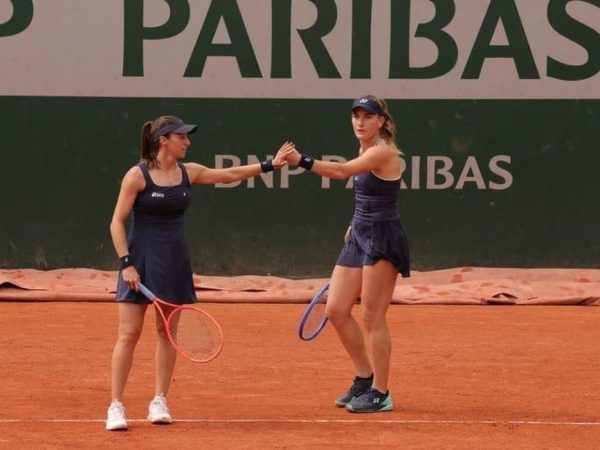 Luisa Stefani e Timea Babos vencem estreia da chave de duplas de Roland Garros, em 28/05/2025