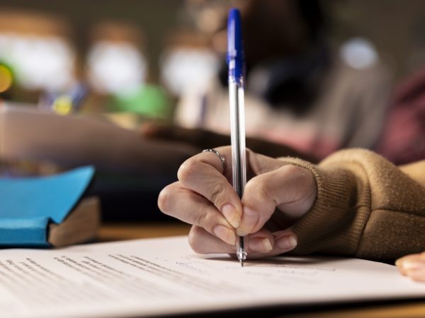 Prova de concurso — Foto: Reprodução Freepik