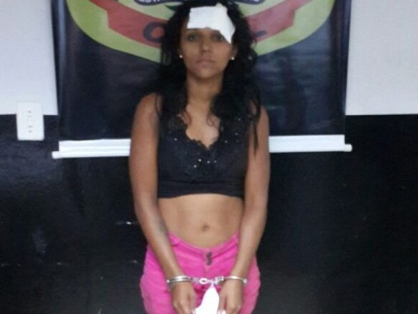 Eva Santos Reis, de 26 anos foi presa após esfaquear quatro pessoas (Foto: Polícia Civil/Divulgação)