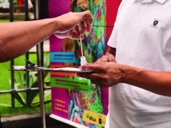 Grupo Pela VIdda-RJ promove ação de testagem para HIV e ISTs neste domingo, na areia de Copacabana