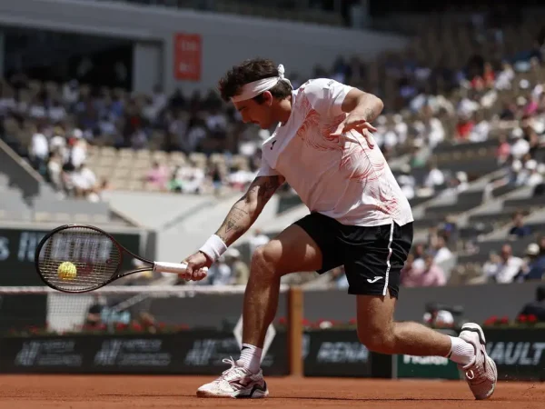 Thiago Wild surpreende Medvedev e elimina número 2 do mundo em Roland Garros
30/05/2023
REUTERS/Benoit Tessier