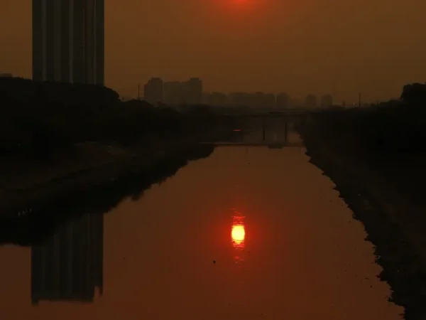 São Paulo (SP), 13/09/2024 - Poluição e qualidade do ar ruim na cidade de São Paulo, vista desde o Rio Tietê.

Foto: Paulo Pinto/Agencia Brasil
