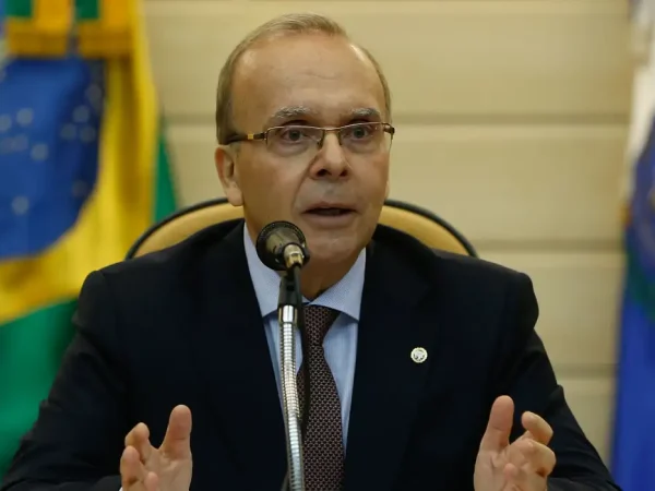 O diretor-geral da EMERJ, desembargador Ricardo Rodrigues Cardozo fala durante seminário da EMERJ, no Tribunal de Justiça, no centro do Rio.