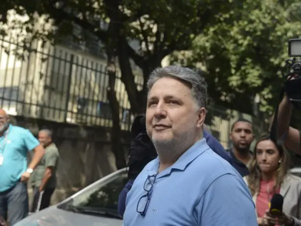 O ex-governador do Rio, Anthony Garotinho, é liberado do presídio de Benfica onde foi preso, durante a Operação Secretum Domus