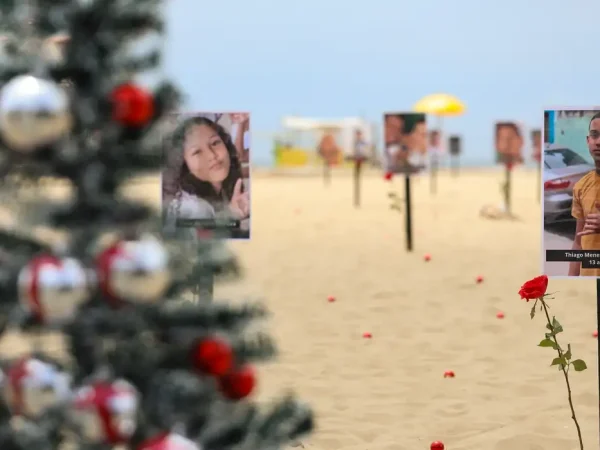 Rio de Janeiro (RJ), 18/12/2024 - Rio de Paz faz ato contra mortes de crianças por violência, na praia de Copacabana, na zona sul do Rio de Janeiro. Foto: Tomaz Silva/Agência Brasil