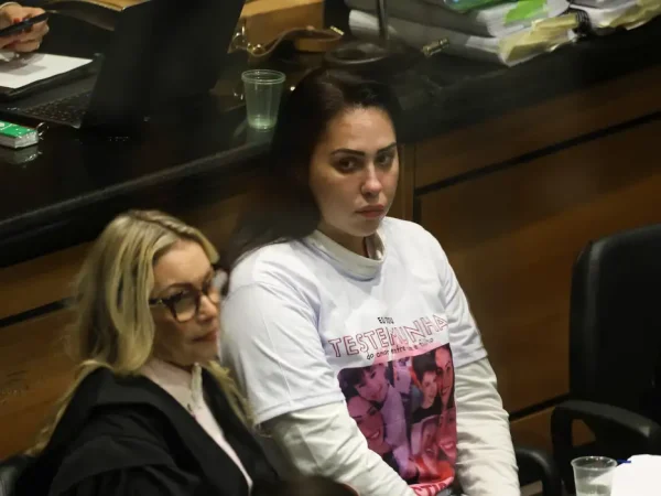 Rio de Janeiro (RJ), 23/03/2026 – A mãe do menino Henry Borel, Monique Medeiros e advogados de defesa durante Tribunal do Júri, no Tribunal de Justiça do Rio de Janeiro, no centro da capital fluminense. Foto: Tomaz Silva/Agência Brasil