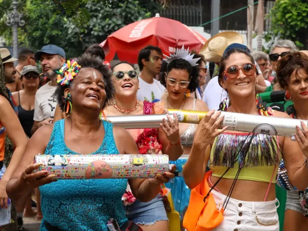 Rio de Janeiro (RJ), 05/01/2025 – Blocos de carnaval não oficiais desfilam pelas ruas do centro do Rio de Janeiro. Foto: Tomaz Silva/Agência Brasil
