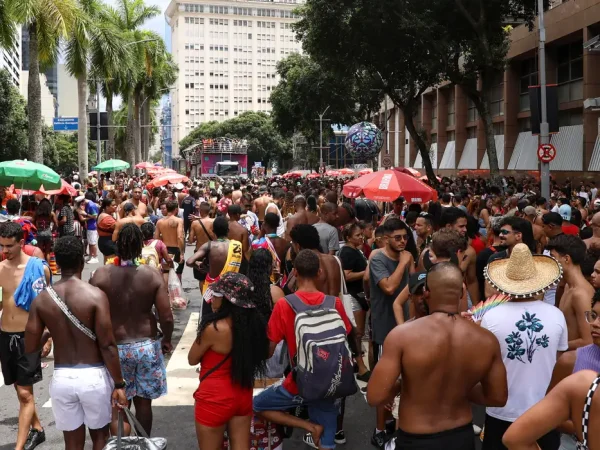Rio de Janeiro (RJ), 01/02/2025 – O Bloco Carrossel de emoções abre os desfiles de carnaval dos megablocos no centro do Rio de Janeiro. Foto: Tomaz Silva/Agência Brasil
