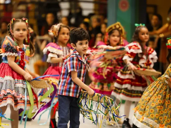 Campina Grande (PB), 15/06/2025 – Quadrilha infantil se apresenta na festa de São João, no Parque do Povo, em Campina Grande. Tomaz Silva/Agência Brasil