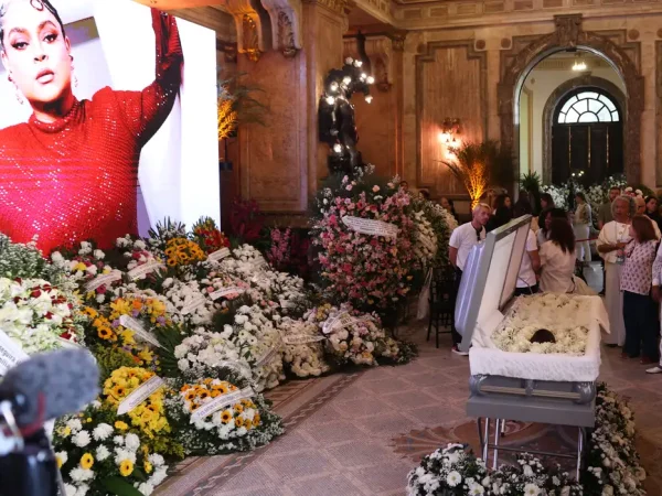 Rio de Janeiro (RJ), 25/07/2025 - Familiares, amigos e fãs dão último adeus à Preta Gil, durante velório no Theatro Municipal do Rio de Janeiro. Foto: Tomaz Silva/Agência Brasil
