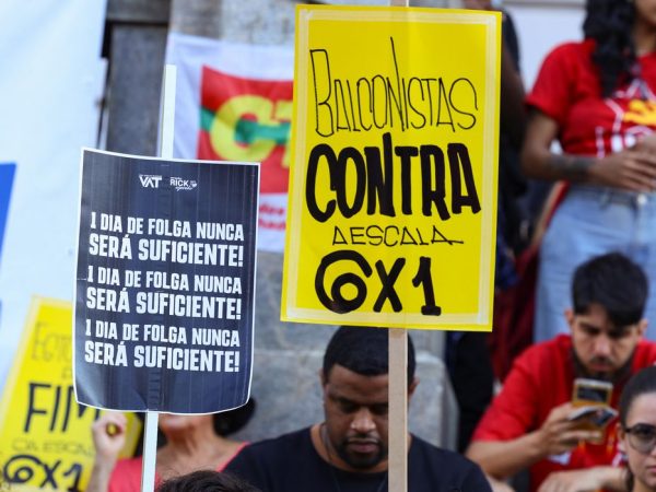 Rio de Janeiro (RJ), 01/05/2025 – Ato do Dia do Trabalhador pede o fim da escala 6x1 e melhores condições de trabalho e renda, na Cinelândia, no centro da capital fluminense. Foto: Tomaz Silva/Agência Brasil