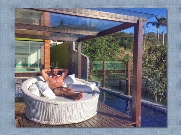 Bernardo tinha uma 'vida de playboy' e exibia fotos em pousadas luxuosas nas redes sociais. — Foto: Reprodução / TV Globo