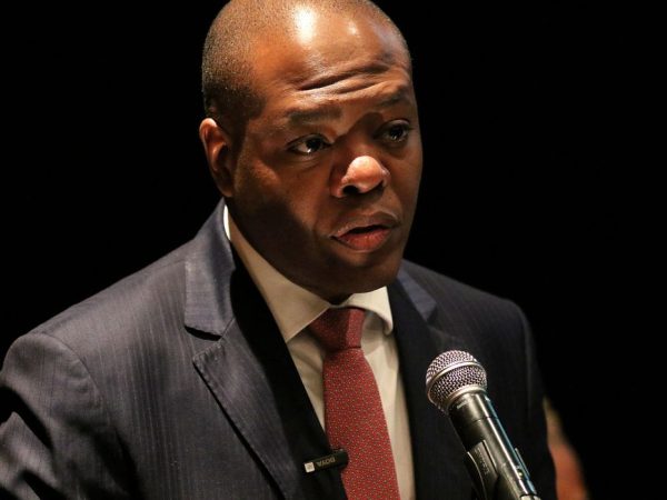 Rio de Janeiro (RJ), 30/04/2024 - O ministro dos Direitos Humanos e da Cidadania, Silvio Almeida, participa da solenidade de assinatura de termo de compromisso para execução do “Plano Ruas Visíveis - pelo direito ao futuro da população em situação de rua” na cidade carioca, no Museu de Arte do Rio(MAR). Foto: Tânia Rêgo/Agência Brasil