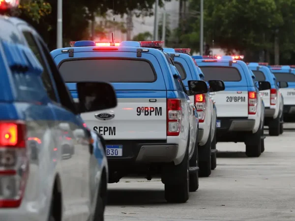 A secretaria de estado de Polícia Militar do Rio de Janeiro entrega  mais um lote de 114 viaturas adquiridas no ano passado para recompor a frota da corporação.