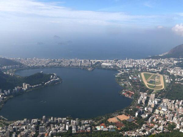 Rio de Janeiro (RJ), 23/02/2023 - Vista parcial da zona sul da cidade com a lagoa Rodrigo de Freitas e as praias de Ipanema e Leblon. (Foto:Tânia Rêgo/Agência Brasil)