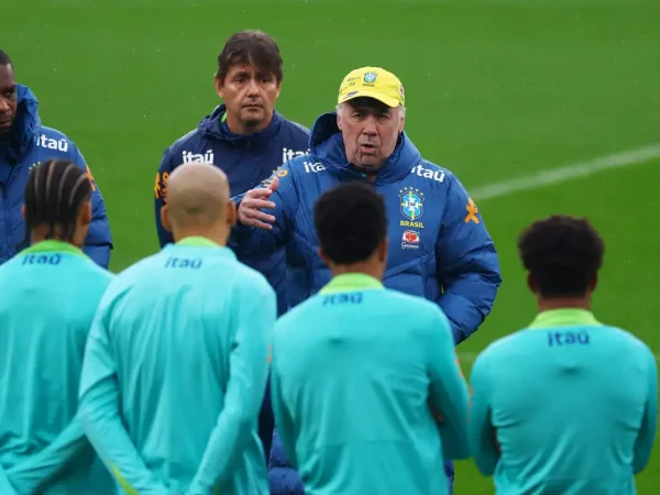 Ancelotti comanda treino do Brasil em Londres
 14/11/2025   Action Images via Reuters/Matthew Childs