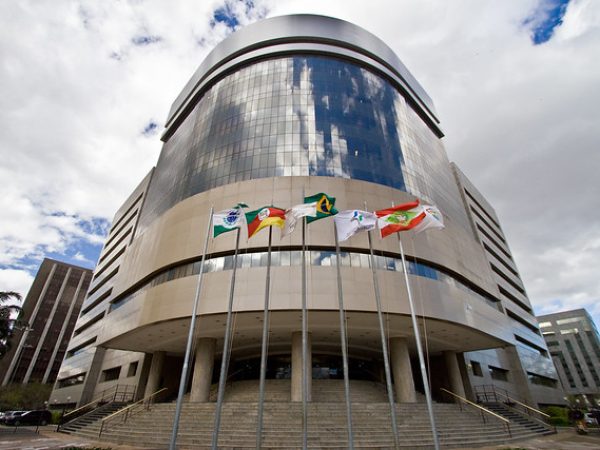 Prédio espelhado da justiça eleitoral