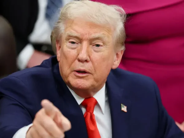 10/01/2026 - Trump diz que Estados Unidos “estão prontos para ajudar o Irã. Foto: REUTERS/Jonathan Ernst