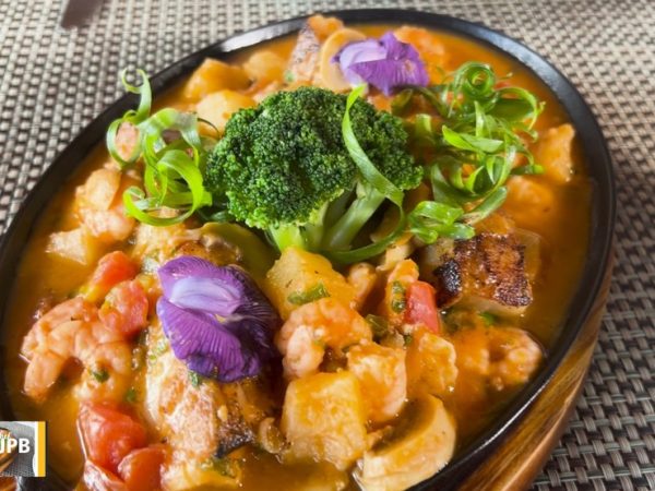 Receita une peixe, abacaxi e camarão em molho especial — Foto: Reprodução / TV Cabo Branco