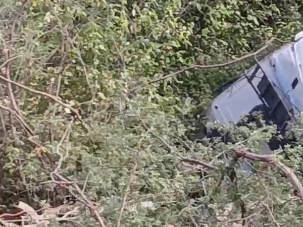 Homem morre após tombar carreta na Serra de Santa Luzia, no Sertão da Paraíba — Foto: Reprodução / CBN Paraíba