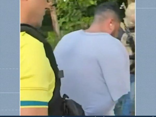 Homem investigado por integrar facção em Goiás é preso em João Pessoa durante operação policial — Foto: Reprodução / TV Cabo Branco