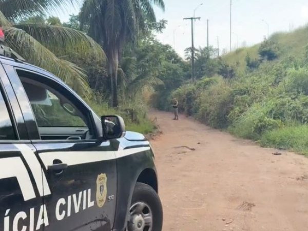 Corpo de mulher é encontrado com marcas tiros, em Santa Rita, na PB — Foto: Reprodução / TV Cabo Branco
