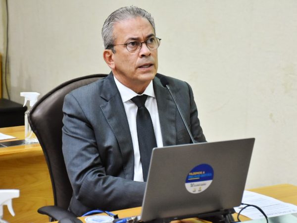 A homenagem a Hanna Safieh também foi o tema do discurso do deputado estadual Hermano Morais. — Foto: João Gilberto