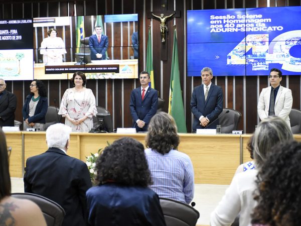 A homenagem aconteceu no Plenário Deputado Clóvis Motta e contou com a presença de dirigentes, ex-dirigentes e associados da instituição — Foto: Eduardo Maia.