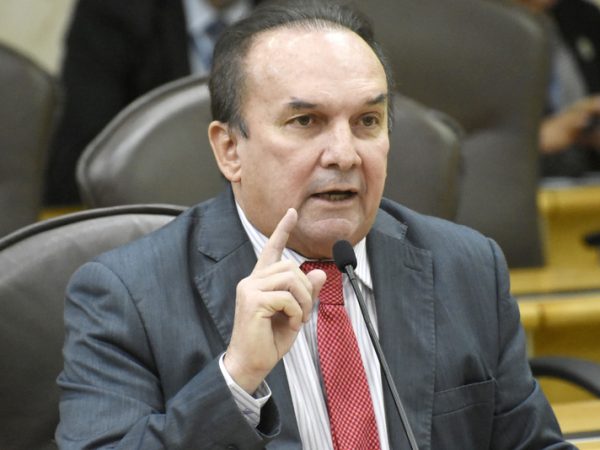 Parlamentar acusou o MP de cometer exageros conta ex-prefeito — Foto: Eduardo Maia