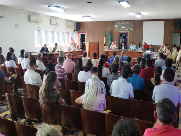 O encontro aconteceu no plenário da Câmara de Vereadores de Caicó, por proposição do deputado Francisco do PT — Foto: Assessoria.