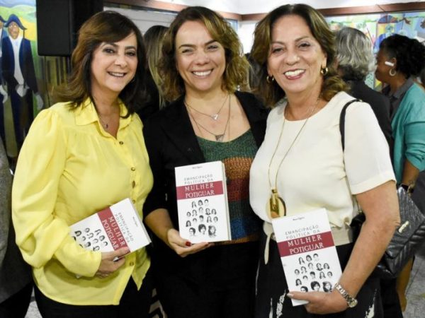 Livro registra a eleição de mil mulheres que exerceram 1.400 mandatos políticos — Foto: João Gilberto.
