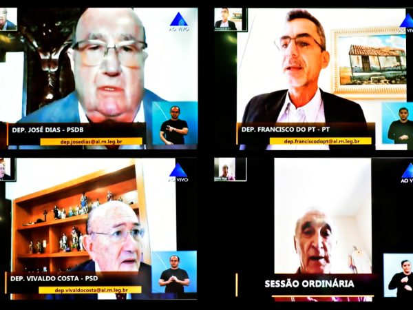 Vivaldo Costa iniciou sua fala prestando homenagens pelos falecimentos dos ex-deputados estaduais do RN — Foto: Eduardo Maia
