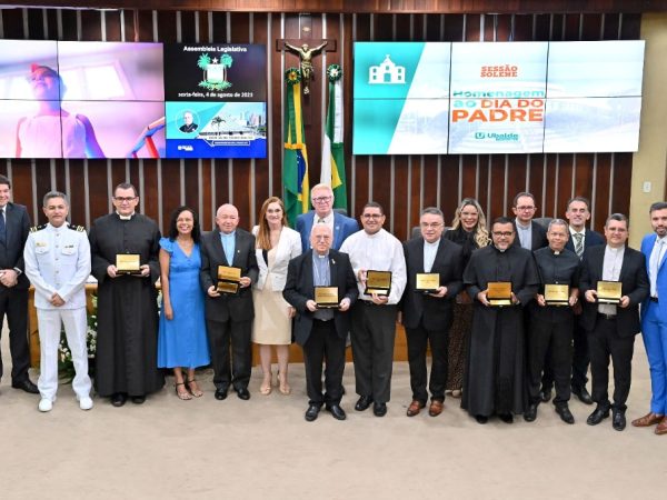 A homenagem contou com a participação do Arcebispo Emérito de Natal, Dom Jaime Vieira Rocha. — Foto: João Gilberto