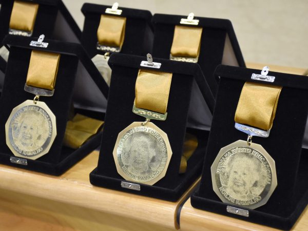 Medalhas do Mérito Legislativo, Social, Educacional, Esportivo e Cultural. — Foto: João Gilberto
