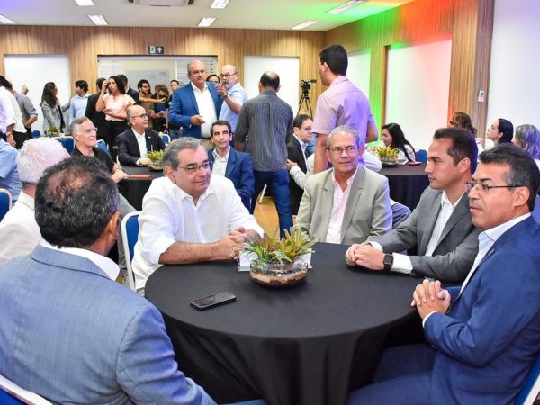 Solenidade reuniu prefeitos, autoridades, imprensa e foi lançado o Programa Município Mais Empreendedor. — Foto: João Gilberto