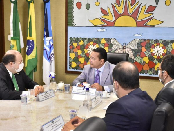 Ele foi recebido pelo presidente da Casa, deputado Ezequiel Ferreira. — Foto: João Gilberto